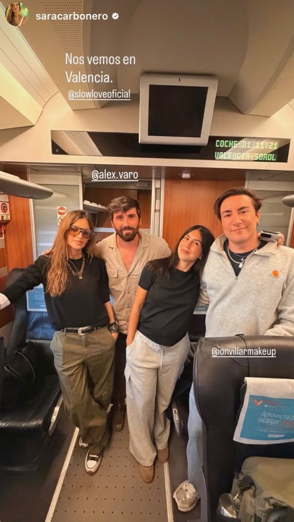 Sara Carabonero con el equipo de SlowLove