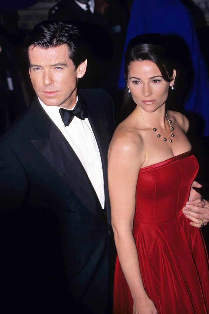 Pierce Brosnan y Keely Shaye Smith en 1995