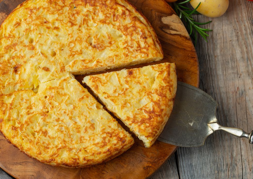 El debate 'Tortilla de patatas, ¿con o sin cebolla?' despierta las opiniones más encendidas en España.