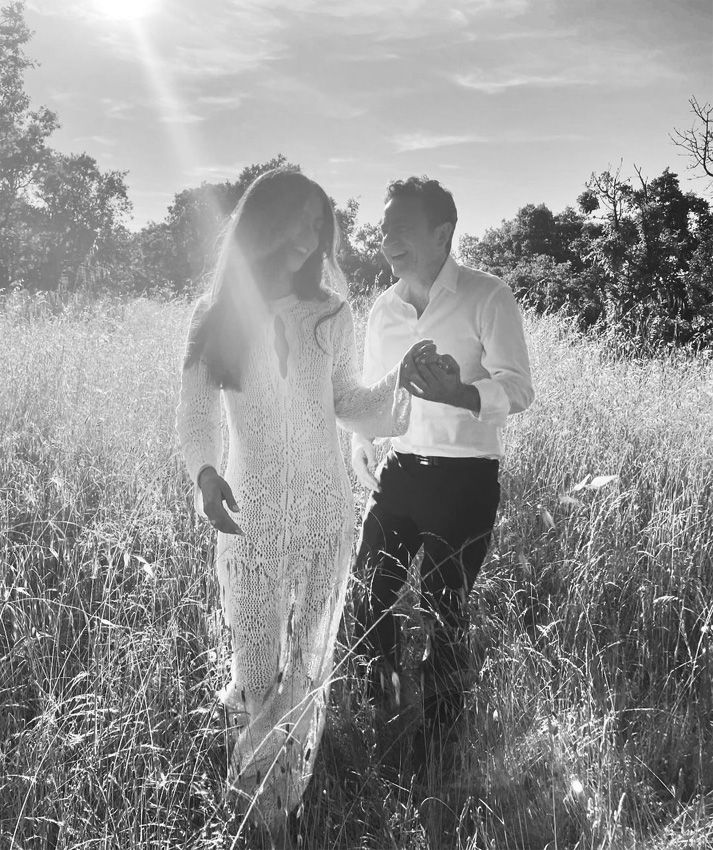 La boda campestre de Carlota Velasco y Óscar Castellanos, periodistas de Antena 3