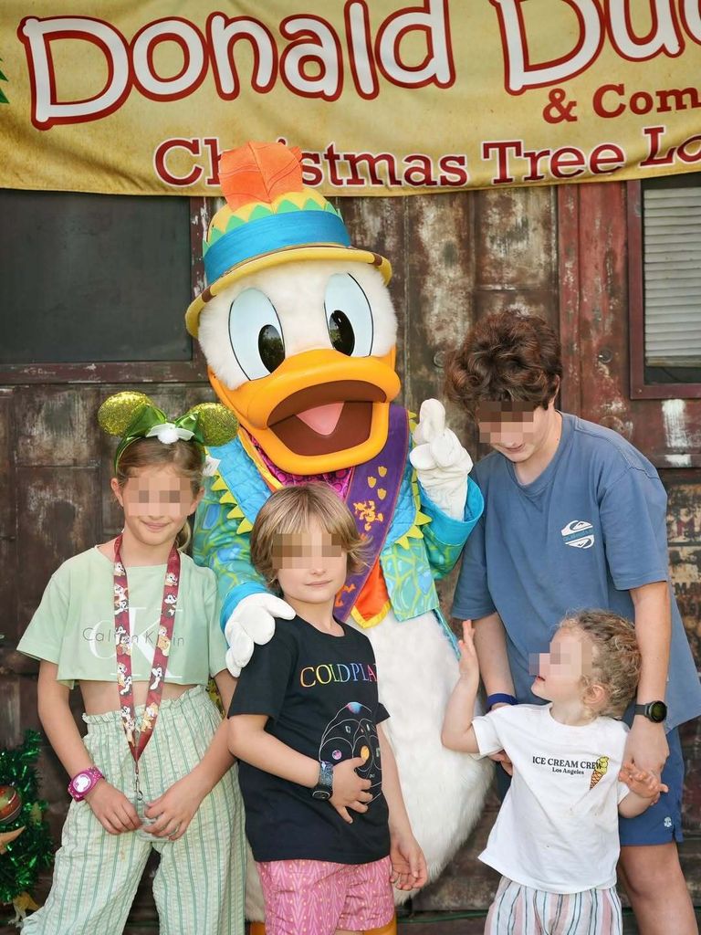 La familia Aragón en Disneyland