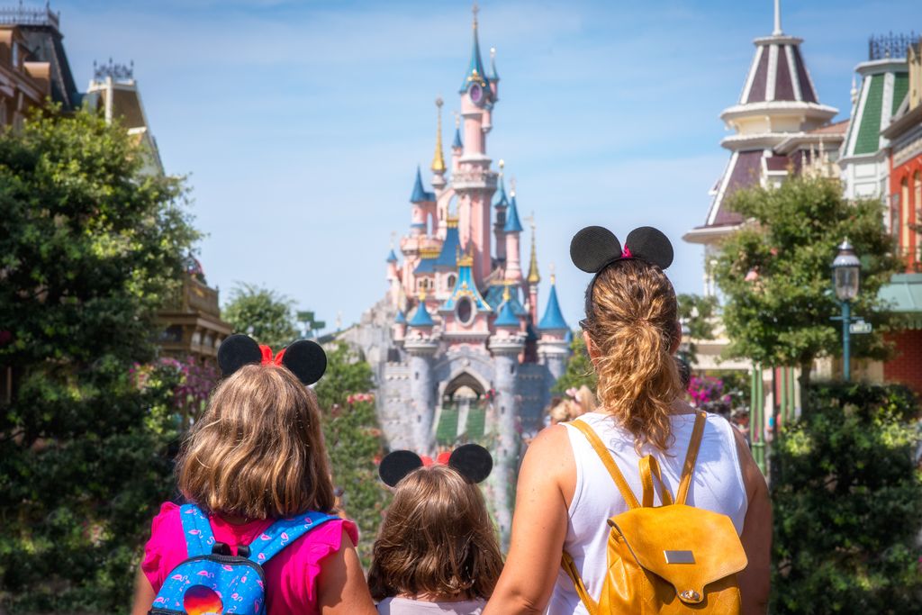 Familia en Disneyland París