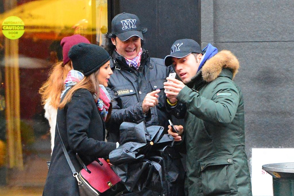 El cantante David Bustamante y su mujer la actriz Paula Echevarría con Javier Castillo "Poty " en Nueva York. 6 de diciembre de 2013