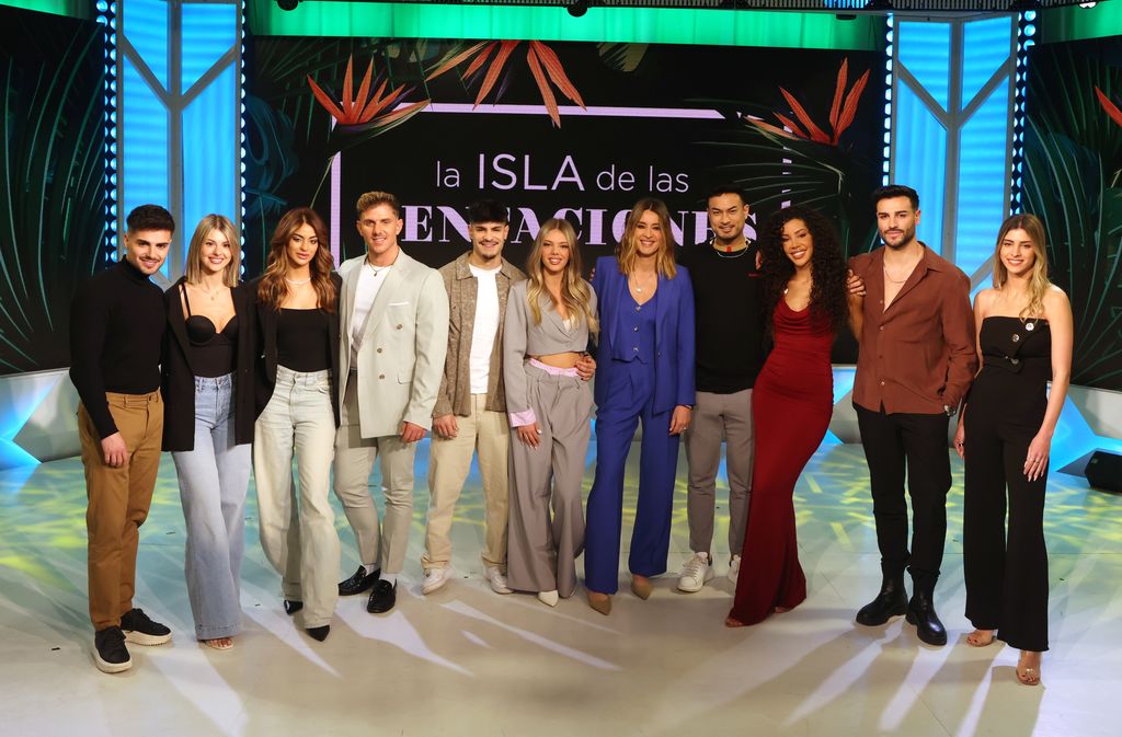 Sandra Barneda y los concursantes de la octava Isla de las Tentaciones