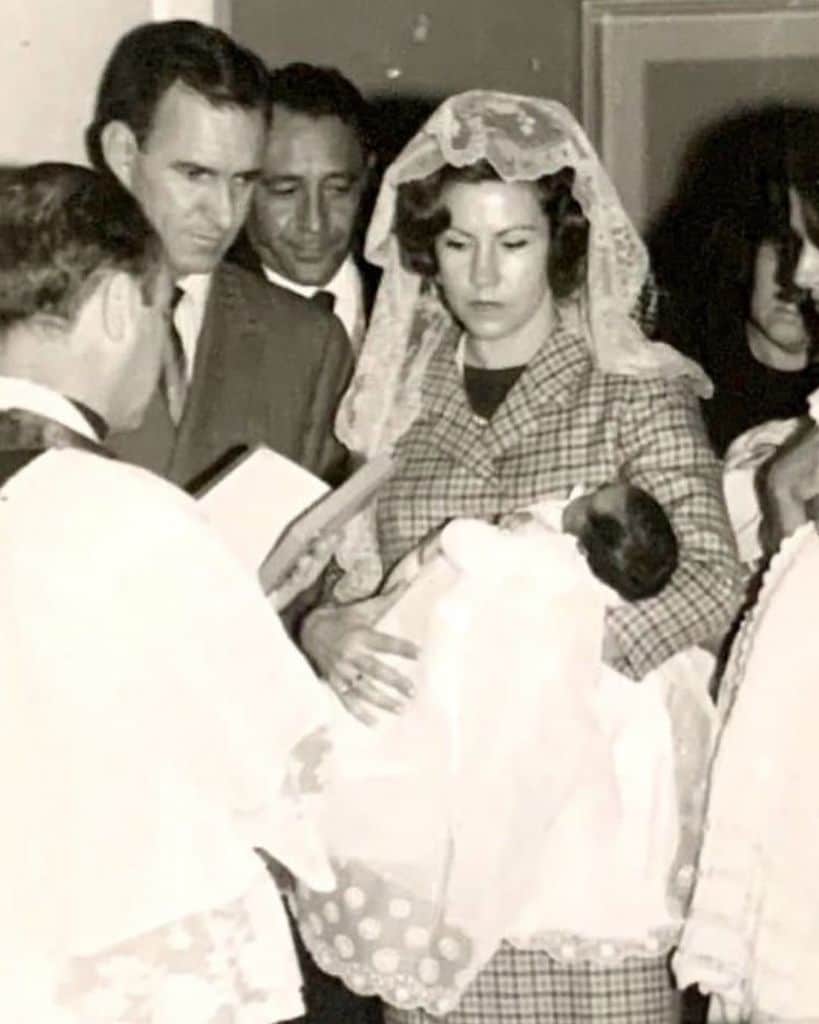Doña María del Carmen utilizó esa mantilla en el bautizo de uno de sus hijos.