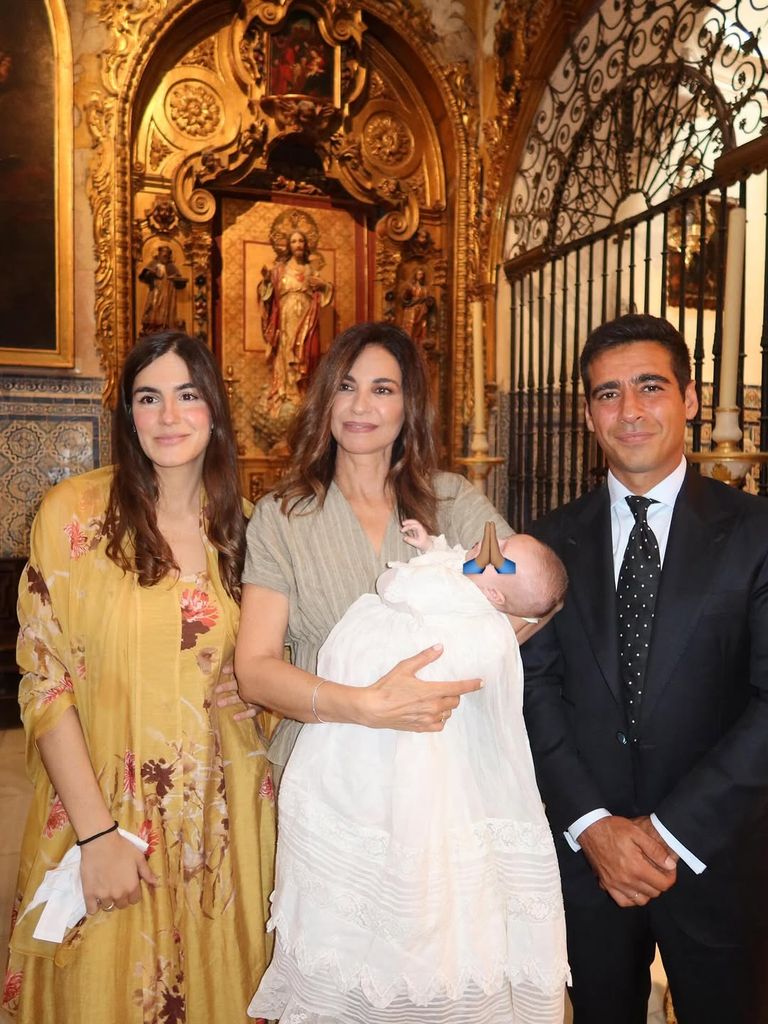 Alberto Herrera y Blanca Llandres, junto a Mariló Montero, en la celebración del bautizo de su hijo