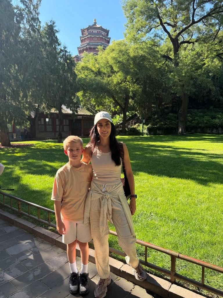 Sandra Echeverría y Andrés en China.