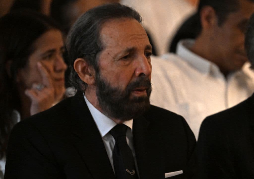 Juan Luis Guerra se mostró muy afectado durante el funeral de su amigo y colega, Rubby Pérez