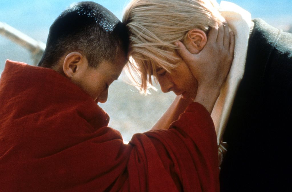 La película de 'Seven Years in Tibet' está casada en el libro autobiográfico del montañista austríaco Heinrich Harrer y aborda la relación del protagonista con el joven Dalái Lama durante la ocupación china en el Tíbet. 