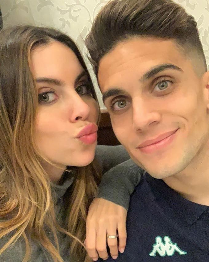 Marc Bartra y Melissa Jiménez