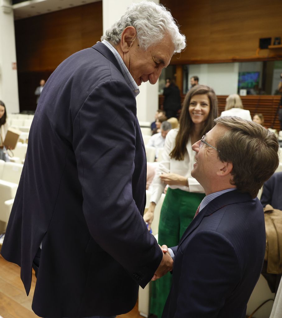 Fernando Romay y el alcalde de Madrid protagonizaron un divertido momento en la presentación de la carrera