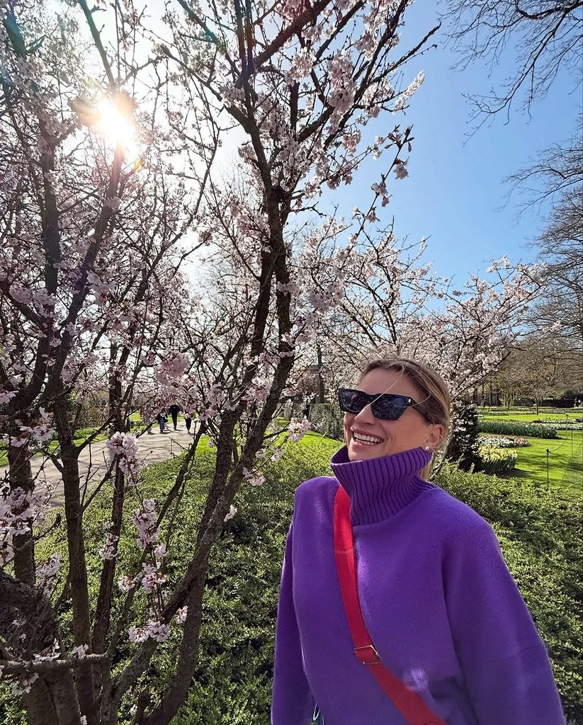 Los amigos disfrutaron del Festival del tulipán de Ámsterdam, una de las atracciones más bonitas en la primavera.