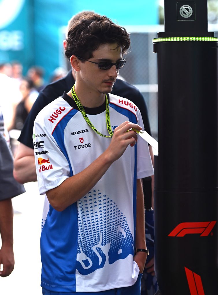 Timothée Chalamet en el Paddock del Grand Prix de Miami.