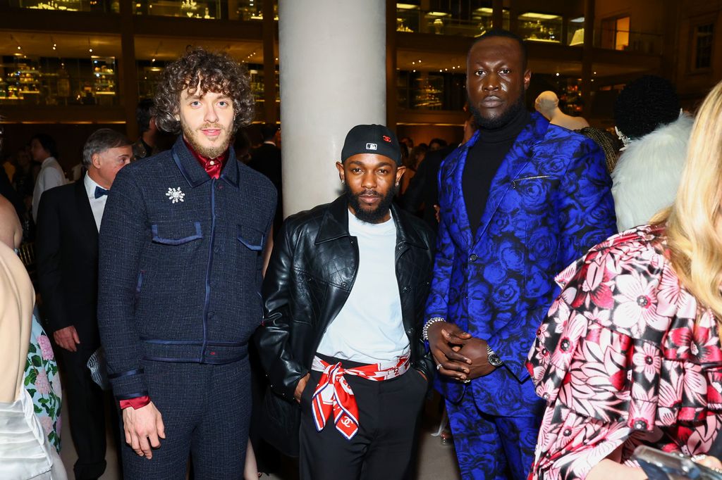 Jack Harlow, Kendrick Lamar y Stormzy en el Met Gala 2023.
