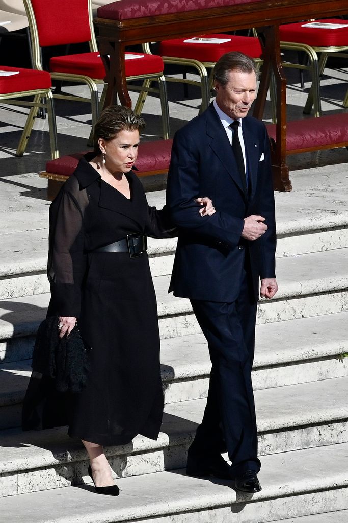 Enrique de Luxemburgo y María Teresa de Luxemburgo en el fuenral de Papa Francisco en 2025