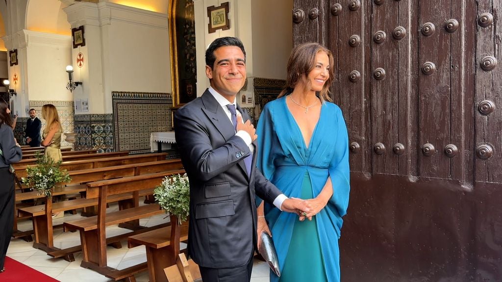Alberto Herrera y su madre y madrina, Mariló Montero
