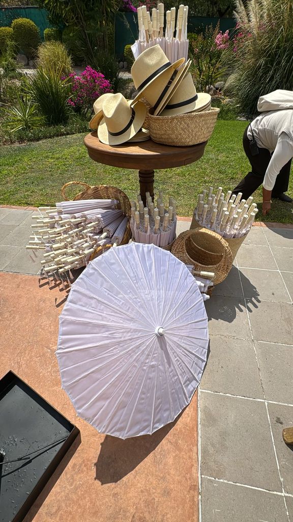Los novios cuidaron cada detalle para que sus invitados estuvieran cómodos a pesar del intenso calor 