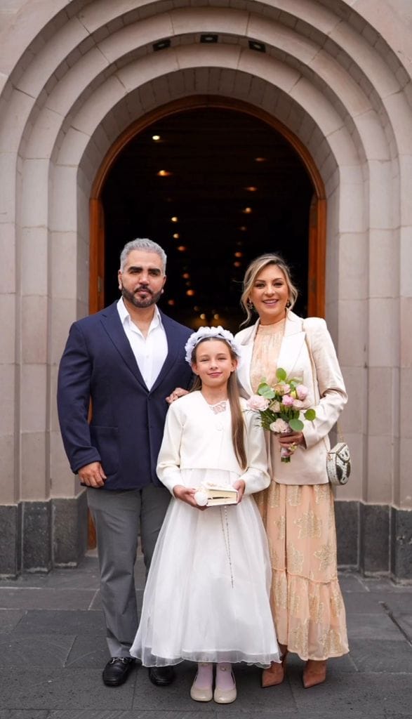 Mariana Ochoa, Valentina y Octavio Ochoa, hermano mayor de la cantante.