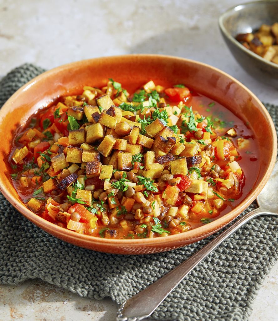 Letenjas con tofu ahumado.