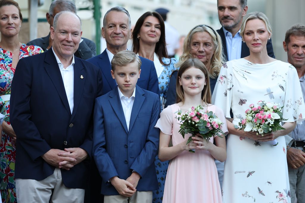 El príncipe Alberto, la princesa Charlene y los príncipes herederos Jacques y Gabriella en el tradicional pícnic