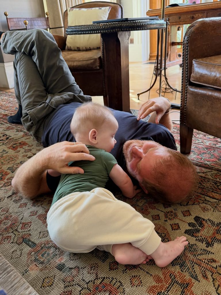 El príncipe Harry mostró su lado más tierno junto al bebé de la mejor amiga de Meghan.
