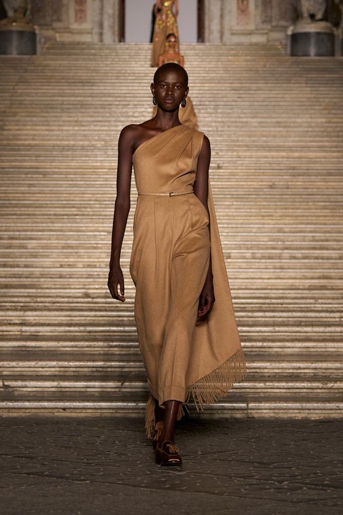 Max Mara: desfile de la colección Resort 2026 en Nápoles