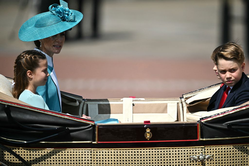 KAte Middleton, princesa Charlotte, principe George y principe Louis en el Troopint the Colour 2025