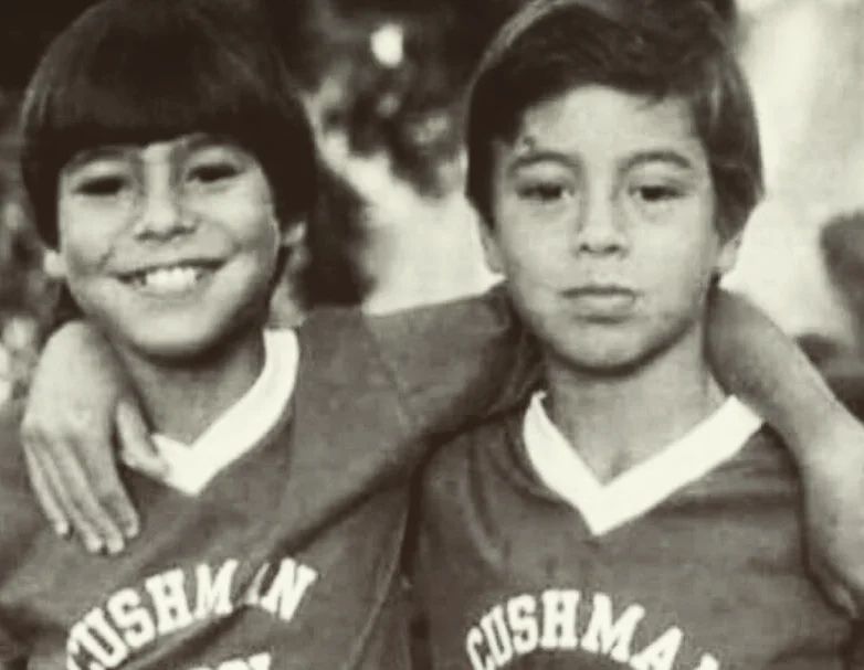 Julio Iglesias Jr. y Enrique Iglesias protagonizaron numerosas travesuras durante su infancia y adolescencia, aunque, según Tamara Falcó, era Enrique quien casi siempre acababa siendo descubierto