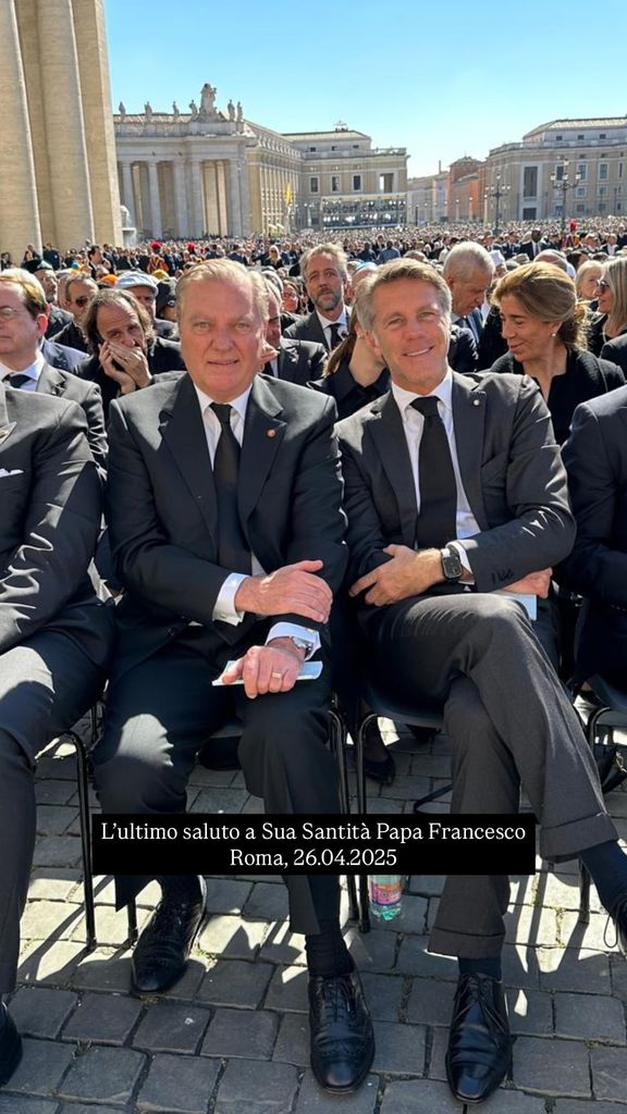 Manuel Filiberto de Saboya y Carlos de Borbón Dos Sicilias, duque de Castro en el funeral del Papa Francisco