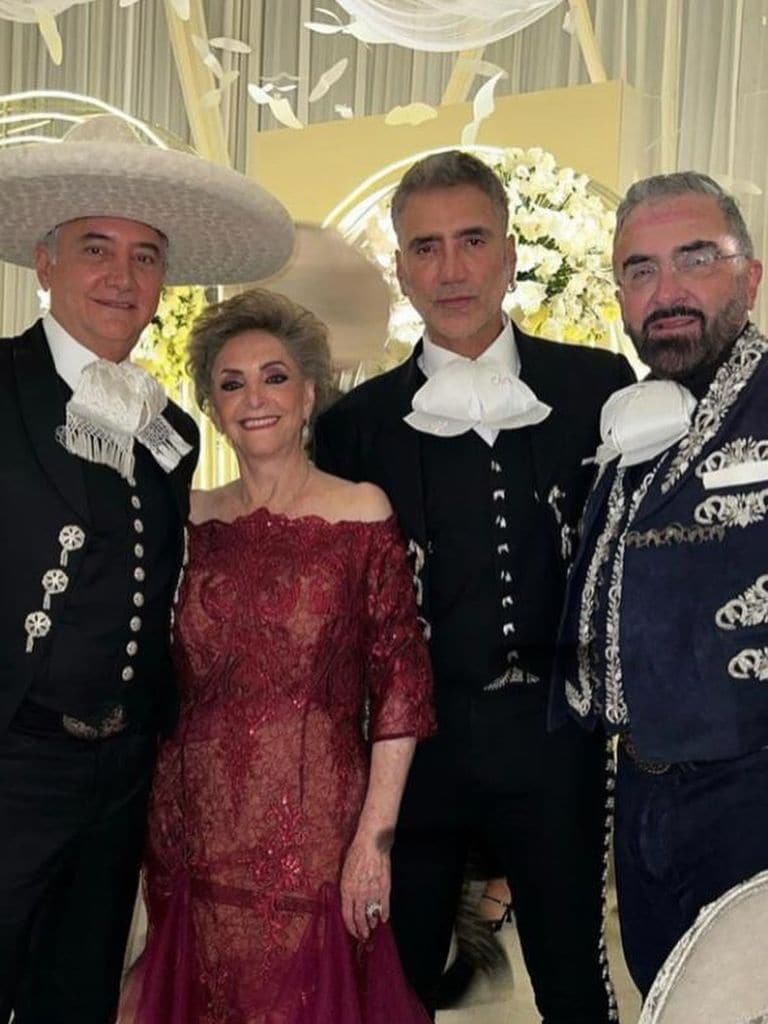 Doña Cuquita Abarca con sus hijos