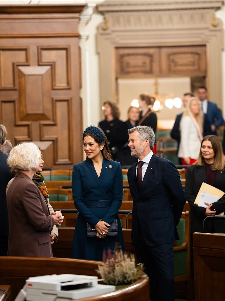 Los reyes Federico y Mary en el parlamento de Letonia