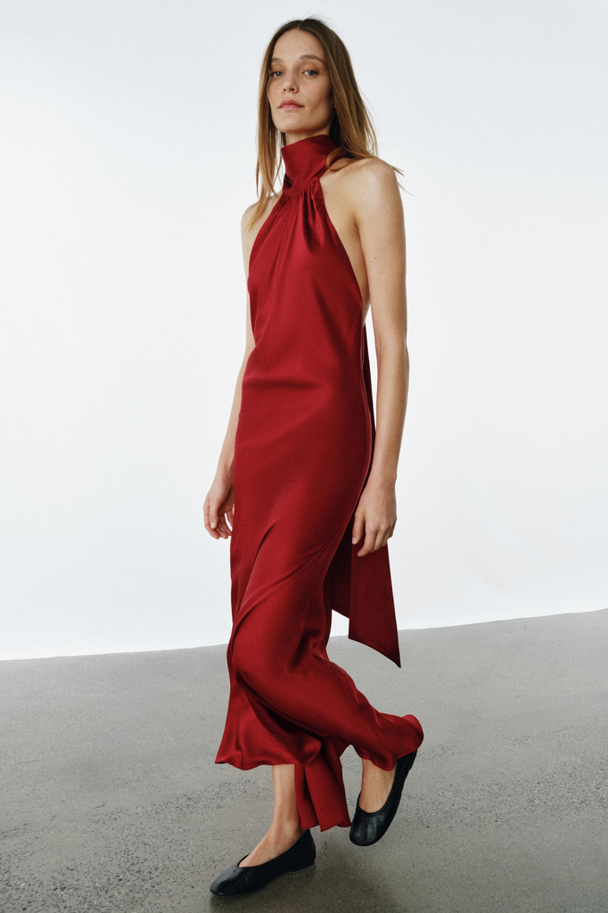 Vestido halter satinado de Zara