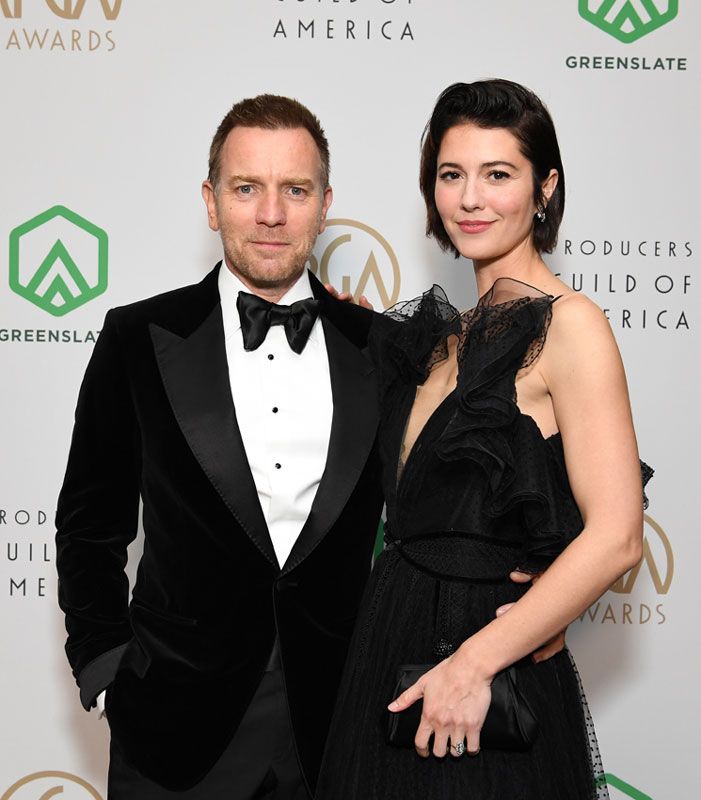 Ewan Mcregor con su actual mujer Mry Elizabeth en un photocall