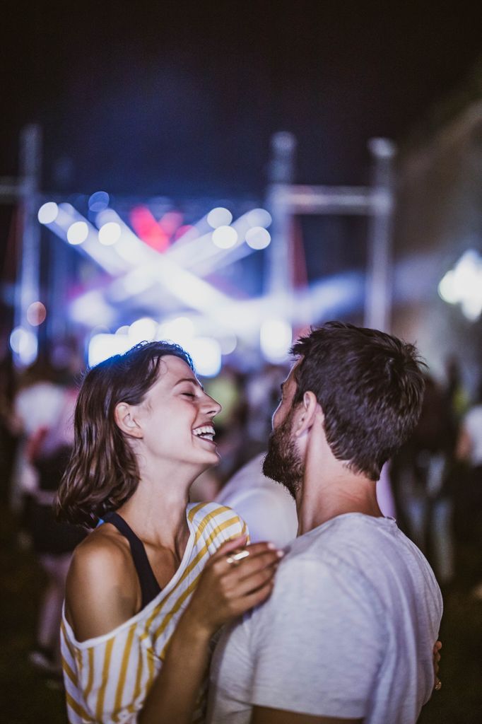 pareja festival