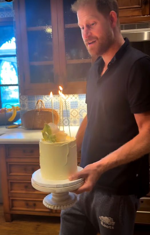 El hijo de Carlos III sorprendió a su mujer con una tarta inspirada en la del día de su boda.