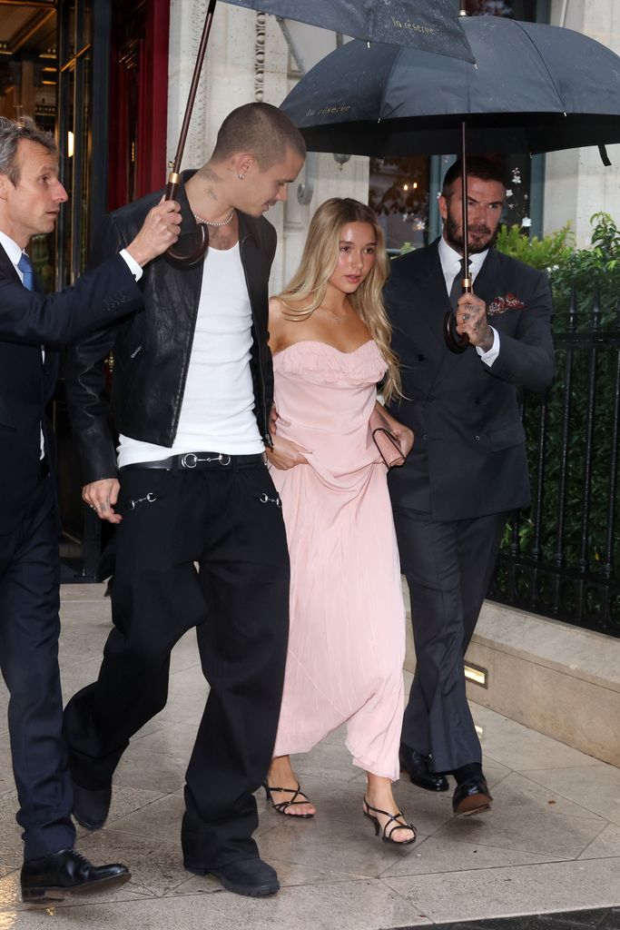 David Beckham, Romeo Beckham y Harper Beckham, durante la Semana de la Moda de París (3 de octubre de 2025).