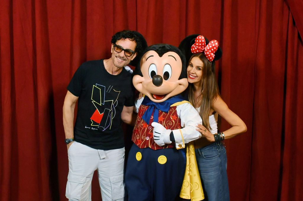 No podía faltar la clásica foto del recuerdo junto a Mickey Mouse.