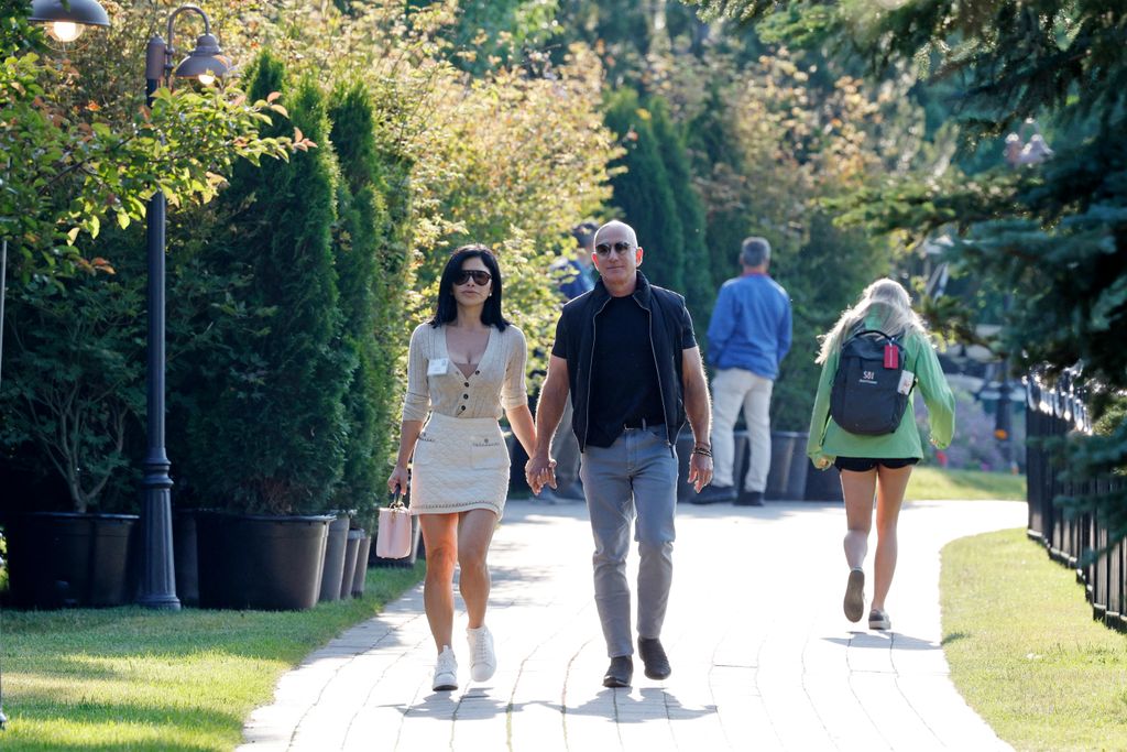 Lauren Sanchez y Jeff Bezos durante la reunión anual de Allen & Company Sun Valley Conference 