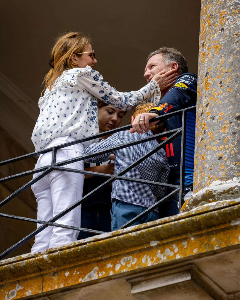 El marido de Geri Halliwell, Christian Horner, deja atrás un año infernal y es condecorado por el rey Carlos III