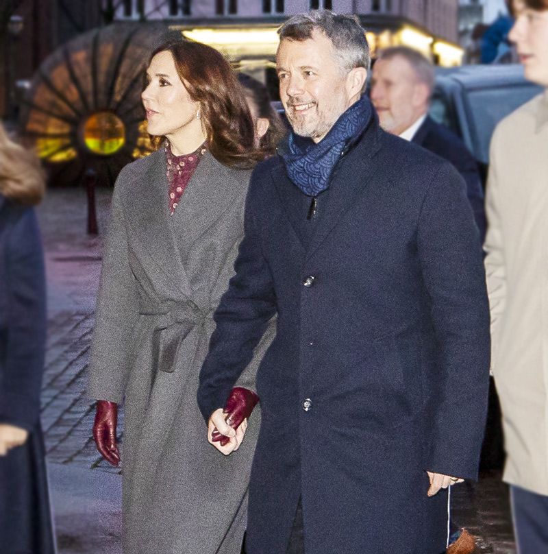Federico y Mary de Dinamarca reaparecen juntos y de la mano en la tradicional misa navideña