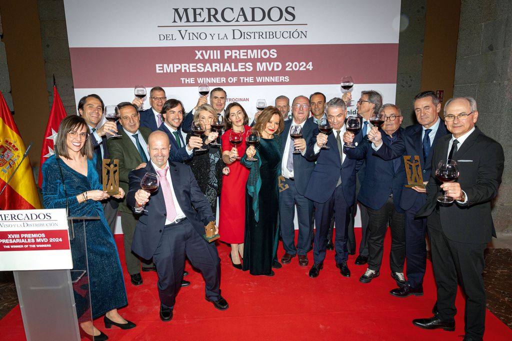 Una foto de familia de los 18 Premios Empresariales