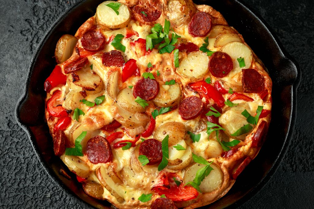 Una de las principales peculiaridades de la 'frittata' es que, a diferencia de la tortilla, no se le da la vuelta.