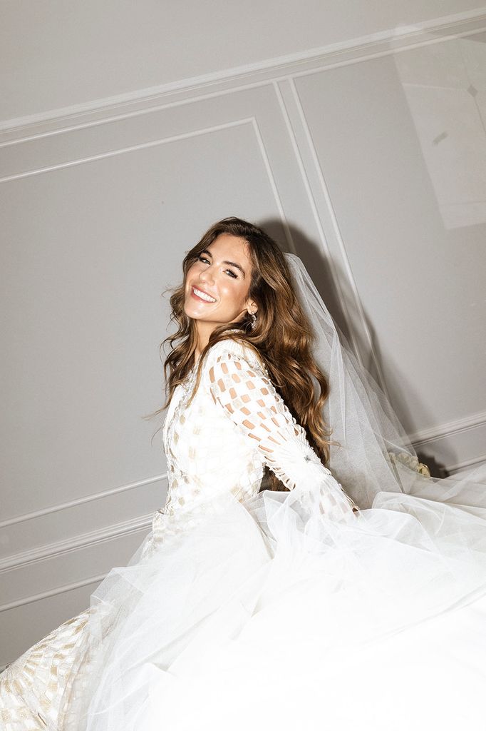 Vestido de novia de pedrería de From Lista With Love