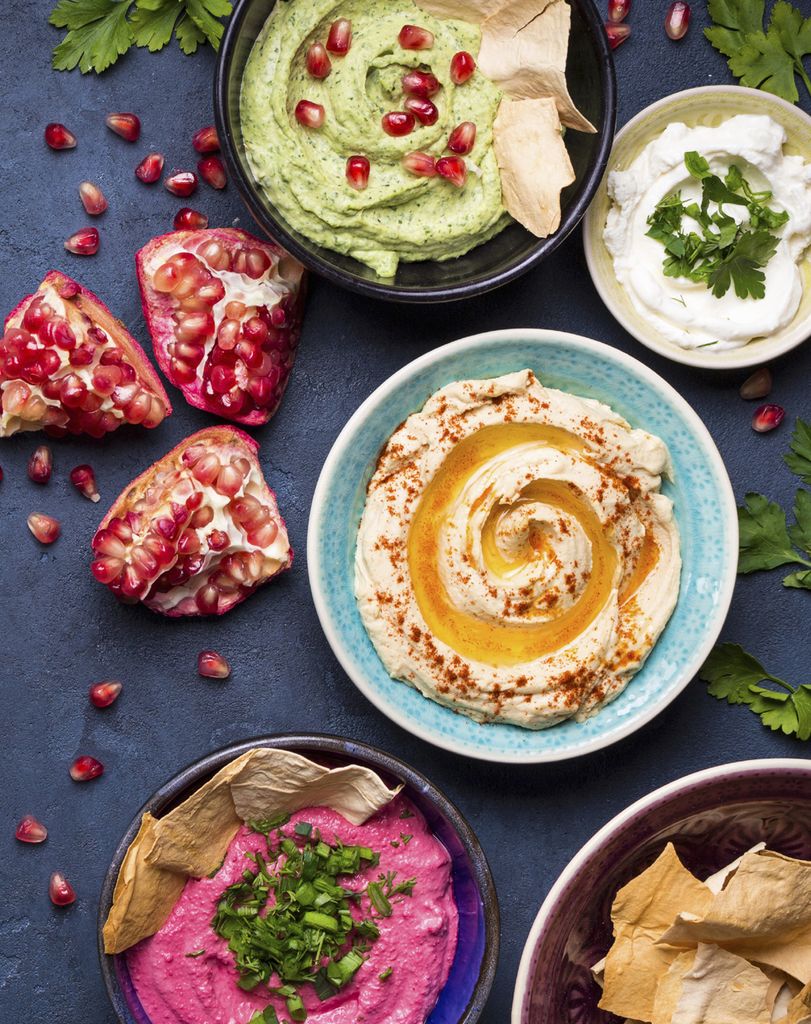 De aguacate, de remolacha, de pimiento... las variantes del hummus clásico son muy variadas. 