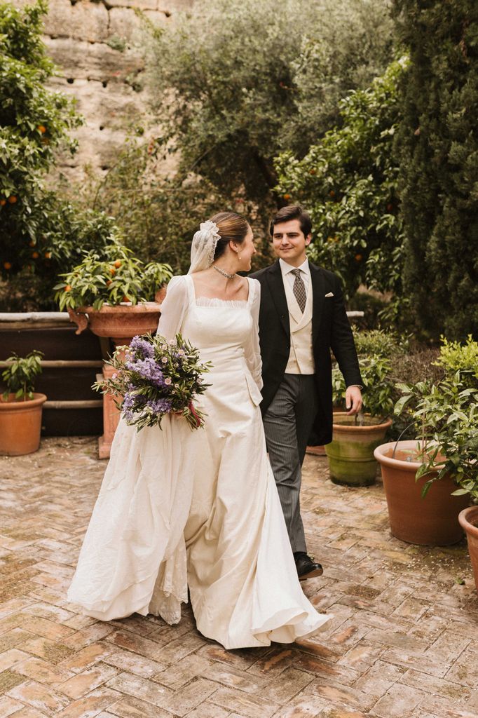 Boda en Córdoba con vestido de novia vintage en Alcázar Palacio Portocarrero