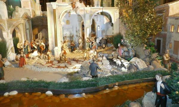 Verdaderas obras de arte, como éste que Belenes Laravid acaba de instalar en la iglesia San Juan de Dios (Murcia).
