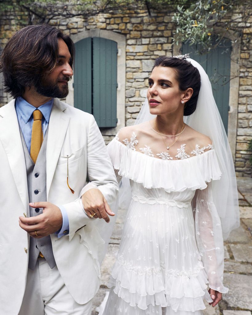 Dos novias con un mismo destino: las primeras bodas de Carolina y Carlota de Mónaco y sus vestidos bohemios