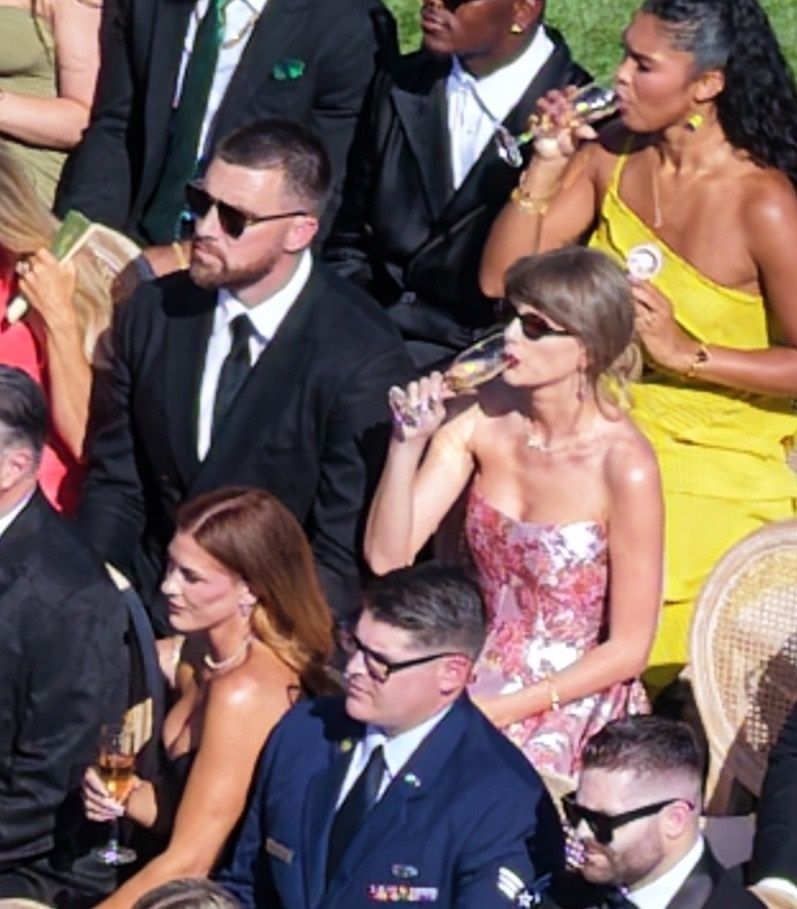 Taylor y Travis celebraron el amor de JuJu Smith-Schuster y Laura Kruk.