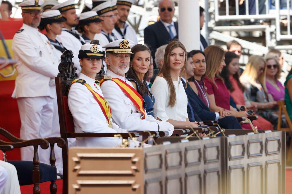 Los reyes Felipe y Letizia, la princesa Leonor y la infanta Sofía en la jura de bandera de la Esceula Naval de Marín 