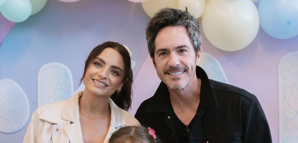 Aislinn Derbez y Mauricio Ochmann mantienen una relación cercana y amistosa pese a su divorcio.